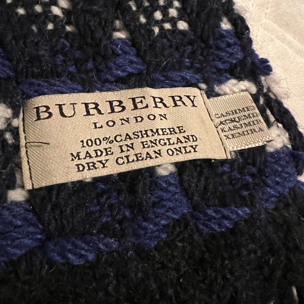 Burberry  100% Cashmere chunky scarf  In great condition